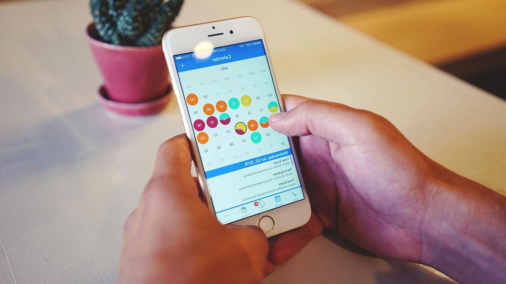 Smart digital calendar with day and month views on a desk